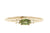 Handgemaakte en fairtrade fijne organische gouden ring met een groene ovale saffier en twee diamantjes