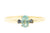 Handgemaakte en fairtrade geelgouden verlovingsring met blauwe edelstenen