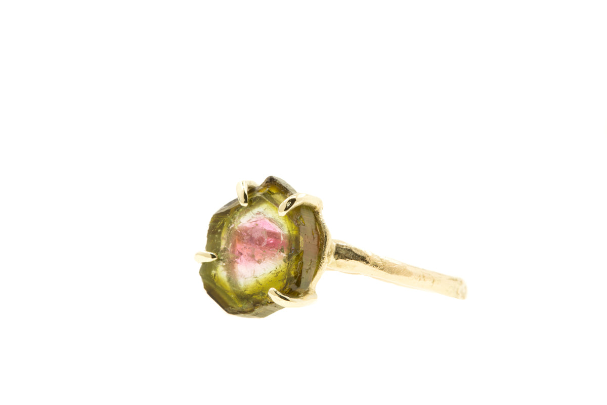 Handmade & fairtrade geelgouden ring met watermeloen toermalijn schijfje