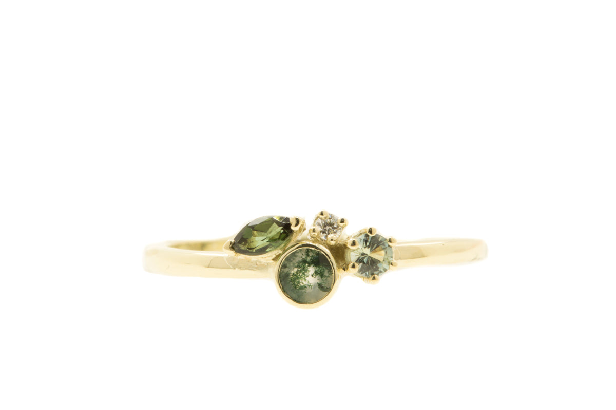 Handgemaakte en fairtrade fijne gouden ring met, mosagaat, groene toermalijn en diamantje