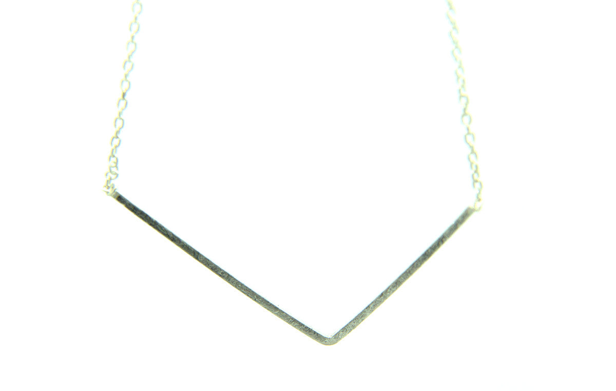 Handgemaakte en fairtrade zilveren ketting met staafje