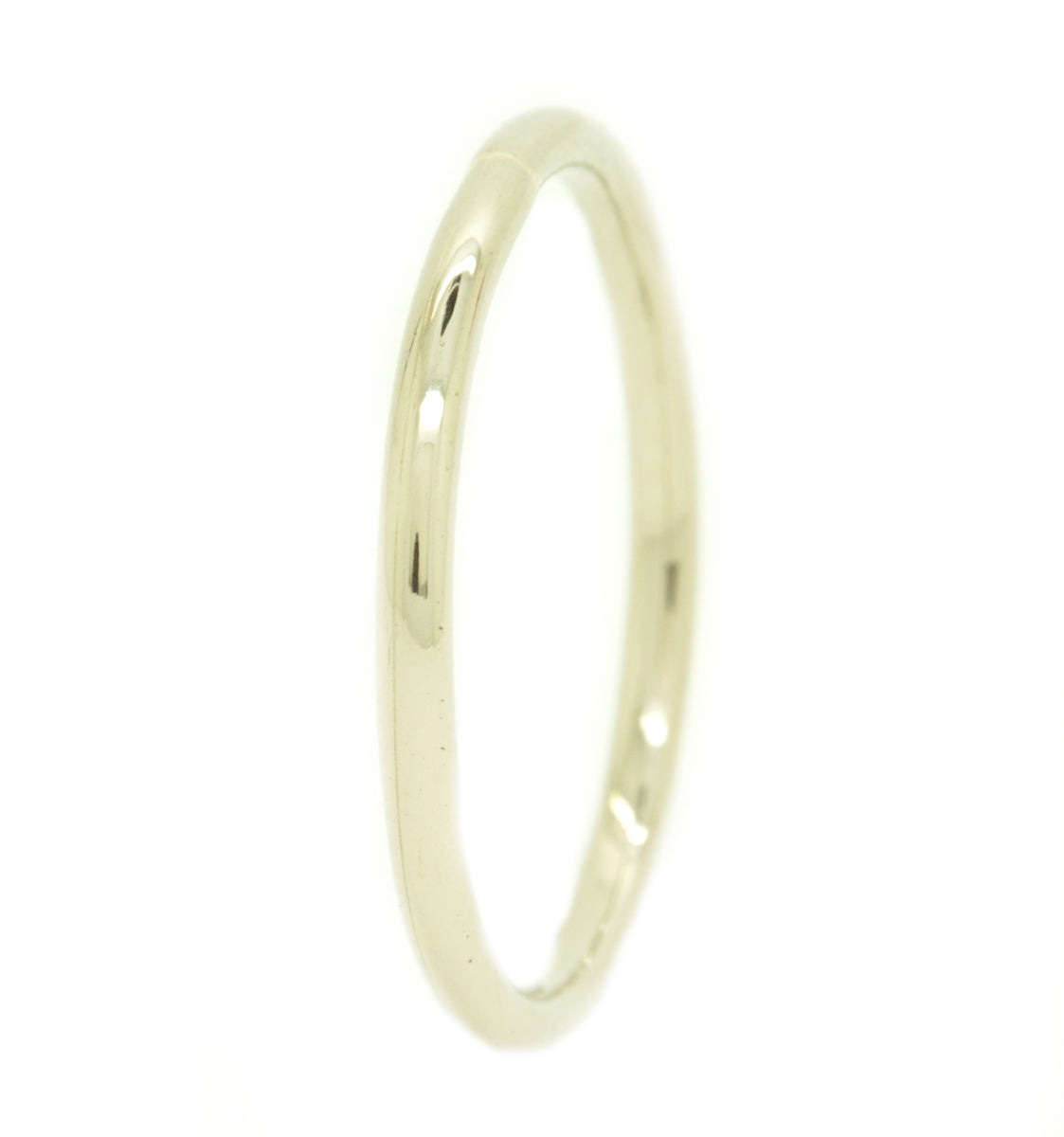 Handgemaakte en fairtrade fijne subtiele eenvoudige witgouden ring
