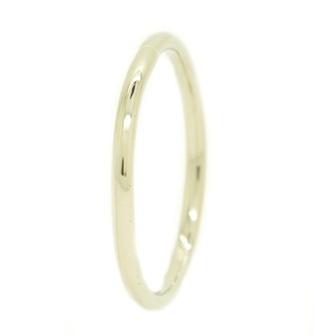 Handgemaakte en fairtrade fijne subtiele eenvoudige witgouden ring