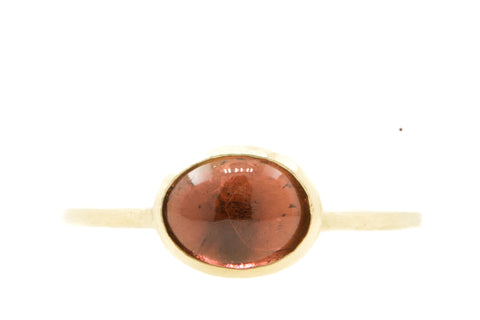 Fairtrade en handgemaakte ring met ovale cabochon roze toermalijn