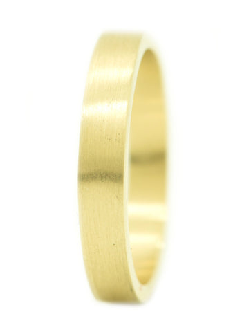 Handgemaakte en gematteerde ring van 14 kt fairtrade geelgoud