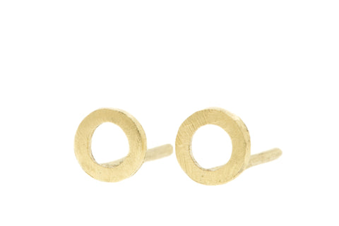 Geelgouden handgemaakte en fairtrade open cirkel oorbellen