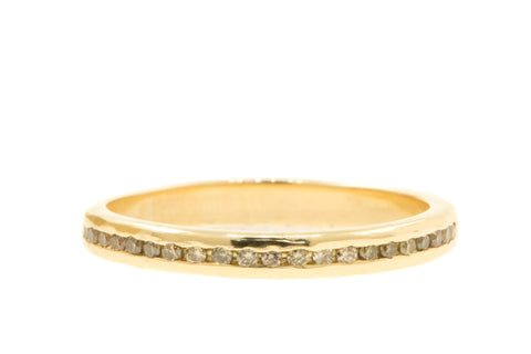 Handgemaakte & fairtrade geelgouden ring met bruine diamantjes