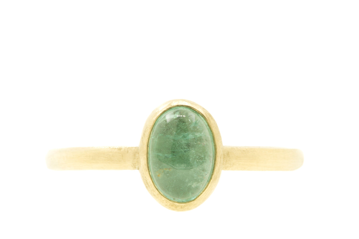 Geelgouden ring met ovale smaragd