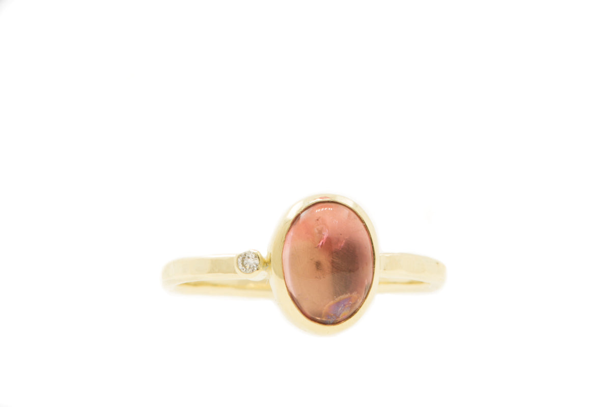 Fairtrade en handgemaakte ring met ovale cabochon roze toermalijn