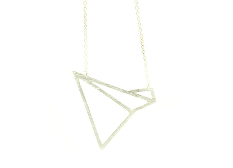 Handgemaakt en fairtrade | Ketting met geometrische driehoekige zilveren hanger