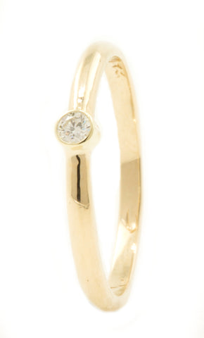 Handgemaakte en fairtrade fijne eenvoudige gepolijste gouden ring met diamant