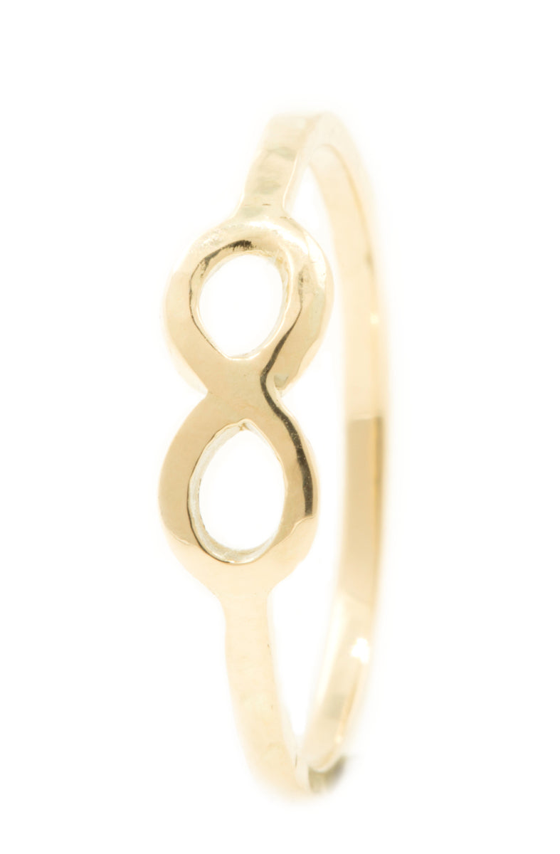 Handgemaakte en fairtrade gouden ring met het oneindigheidsteken