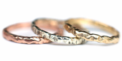 Handgemaakte en fairtrade organische en grillige gouden ring