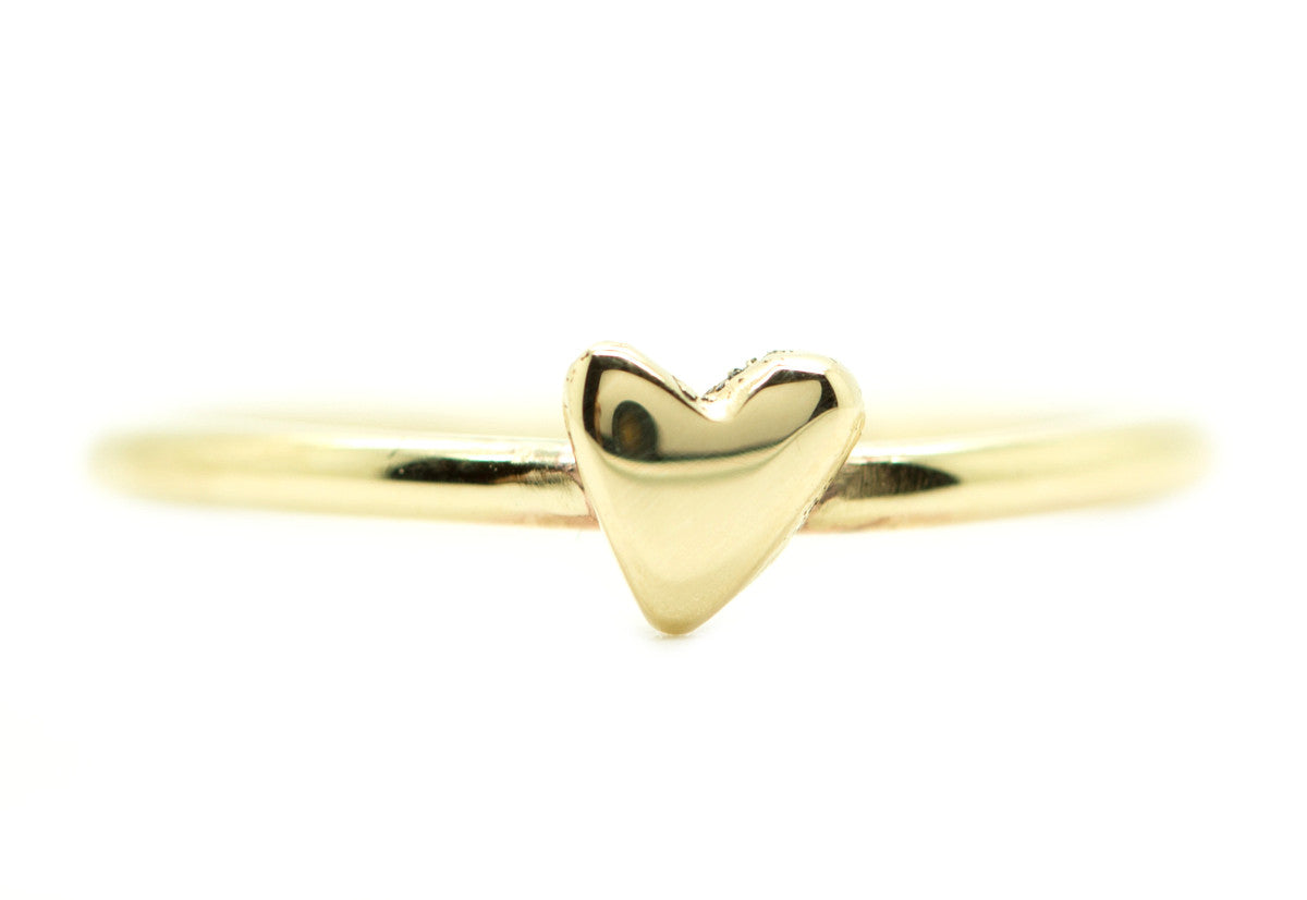 Handgemaakte en fairtrade fijne gouden ring met hartje