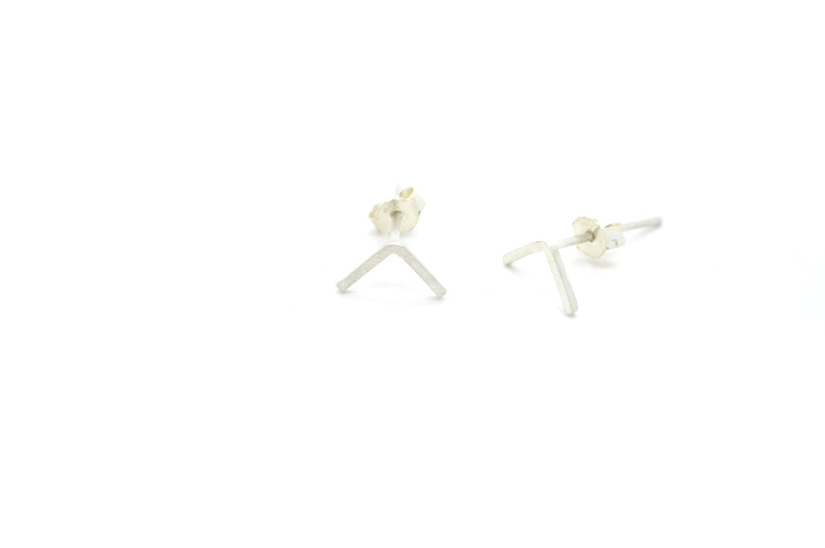 Handgemaakte en fairtrade minimalistische en geometrische zilveren oorbellen