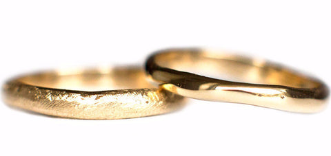 Handgemaakte organische fairtrade gouden trouwringen