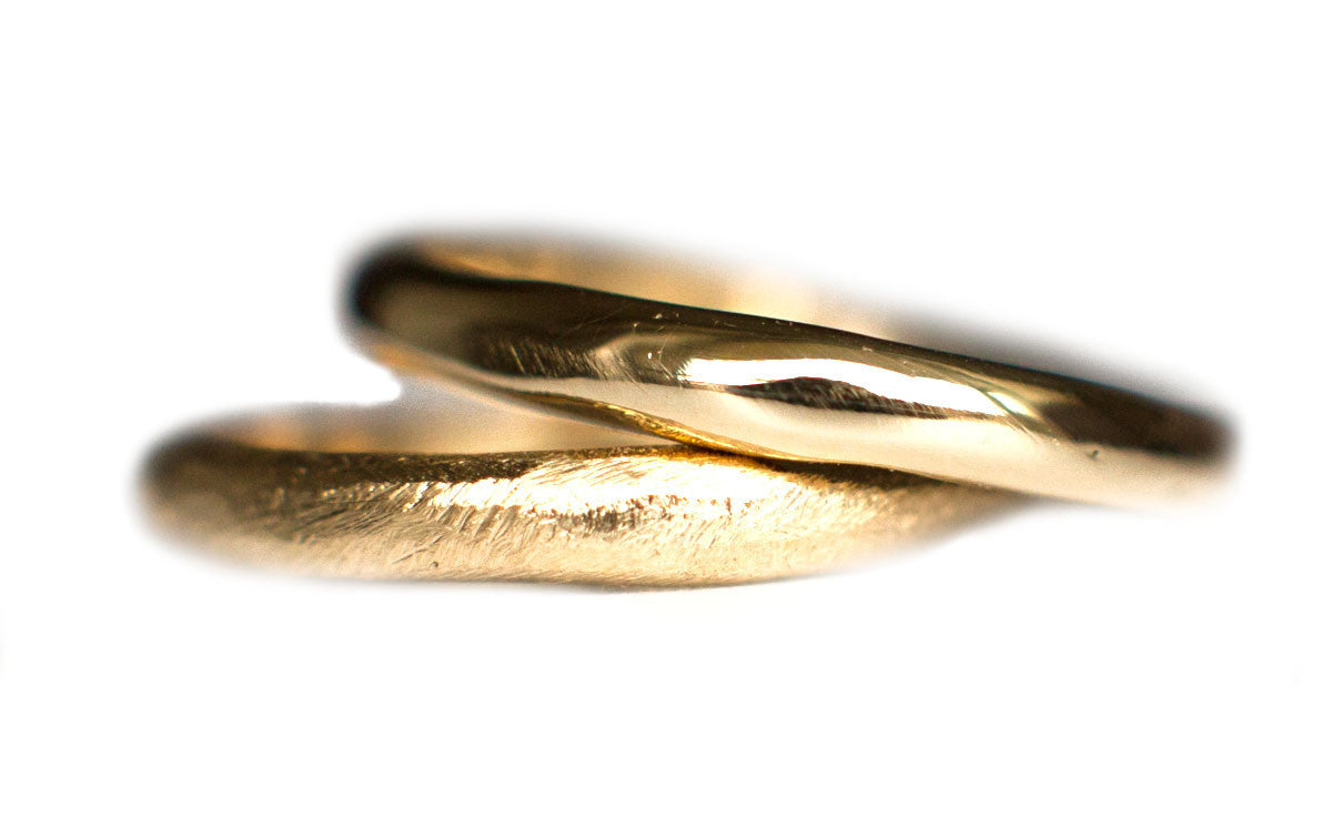 Handgemaakte organische fairtrade gouden trouwringen
