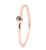 Handgemaakte en fairtrade fijne gehamerde roodgouden ring met diamant