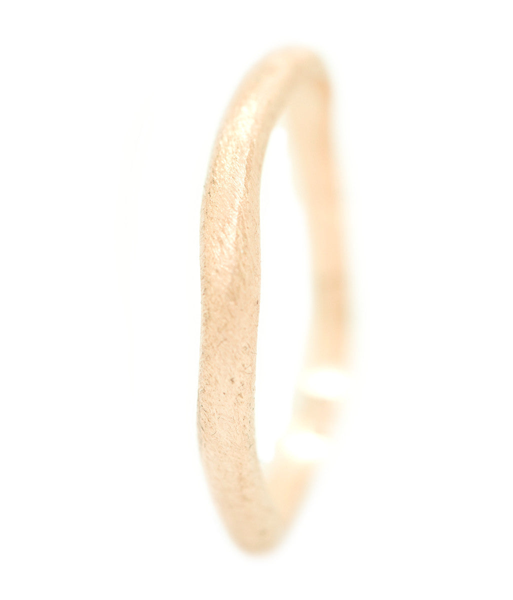 Handgemaakte en fairtrade gouden ruwe organische ring