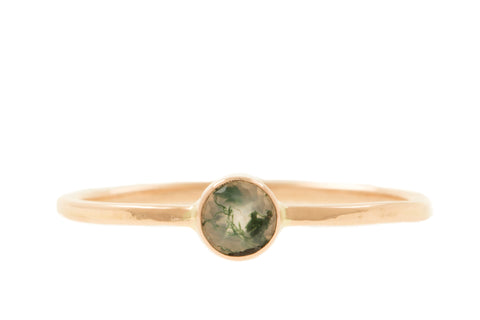 Handgemaakte en fairtrade fijne roodgouden ring met mosagaat