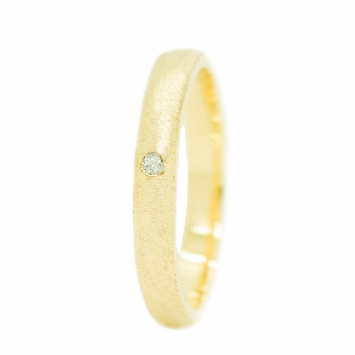 Handgemaakte en fairtrade ruwe gouden ring met een diamantje