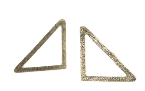 Zilveren handgemaakte en fairtrade open driehoek oorbellen