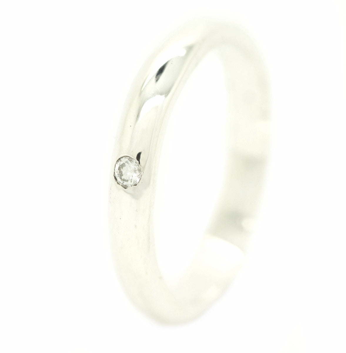 Handgemaakte fairtrade zilveren ring met diamant