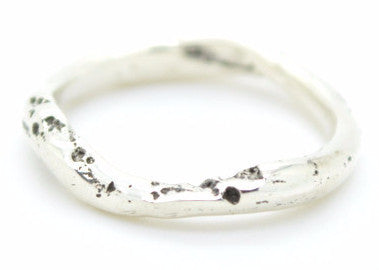 Handgemaakte en fairtrade zilveren organische ring