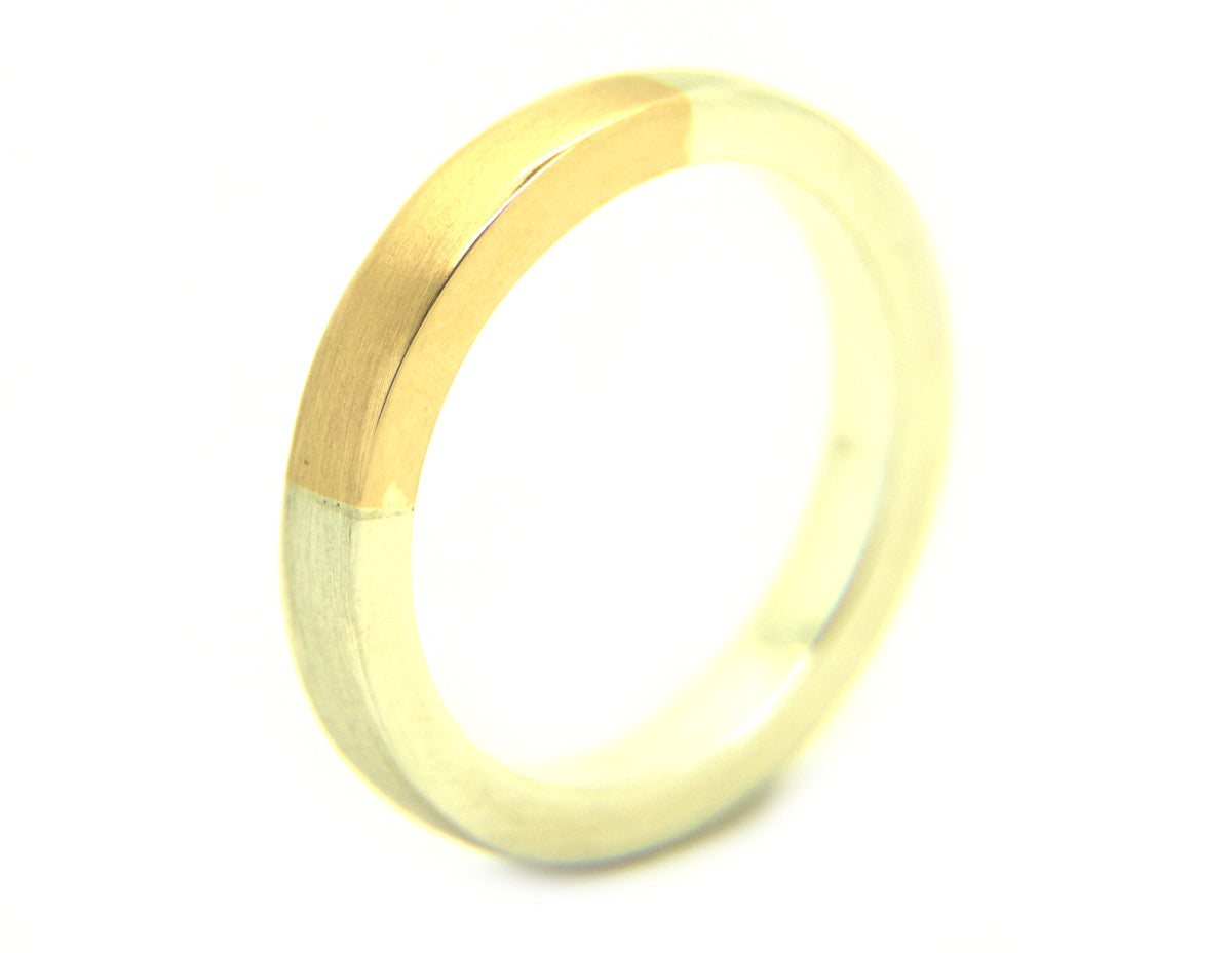 Handgemaakte en fairtrade ring van goud en zilver