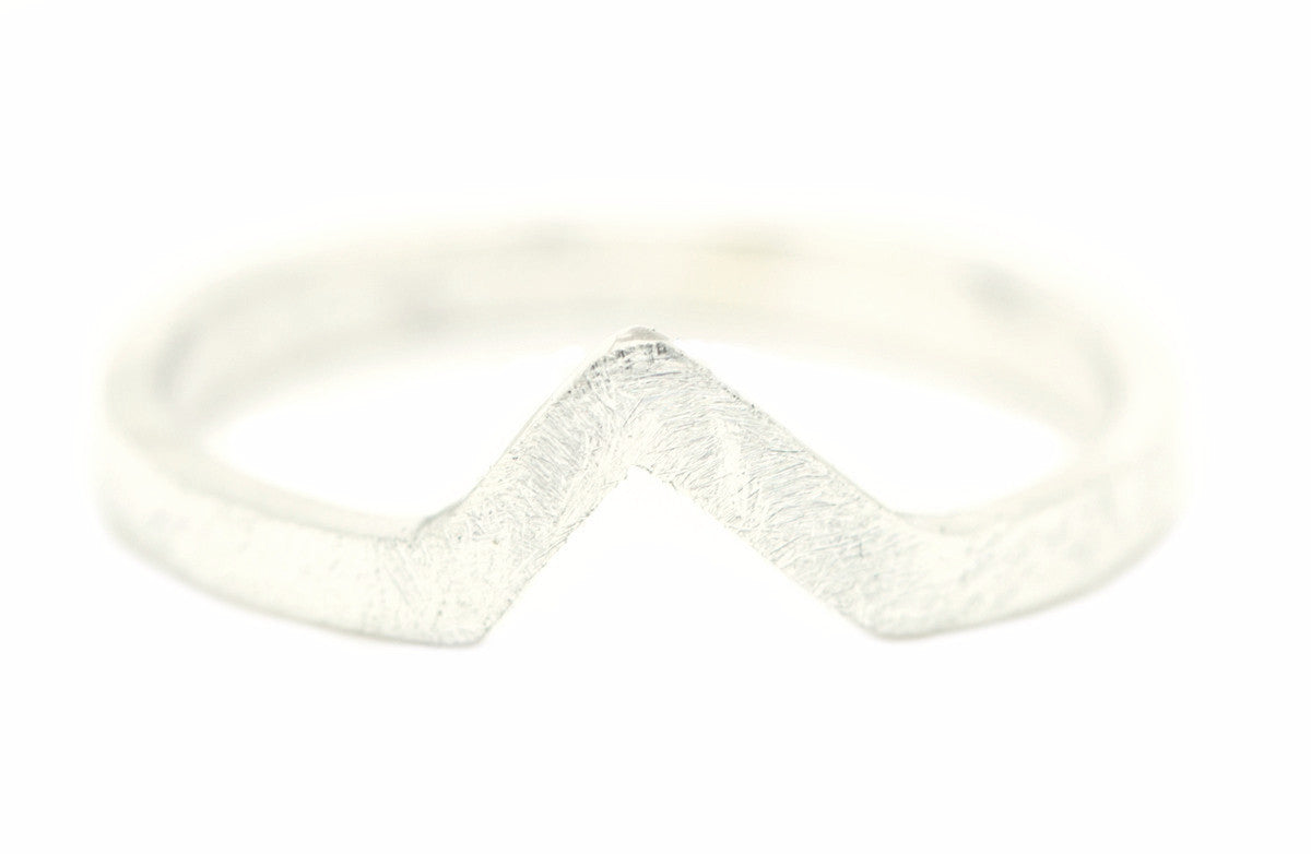 Zilveren ring met open driehoek