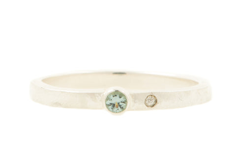 Handgemaakte en fairtrade fijne zilveren ring met toermalijn en witte diamant