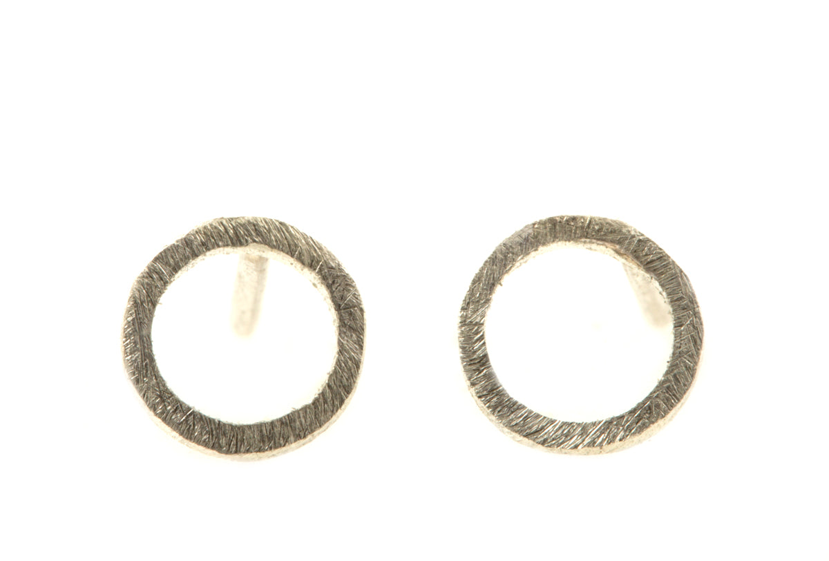 Zilveren handgemaakte en fairtrade open cirkel oorbellen