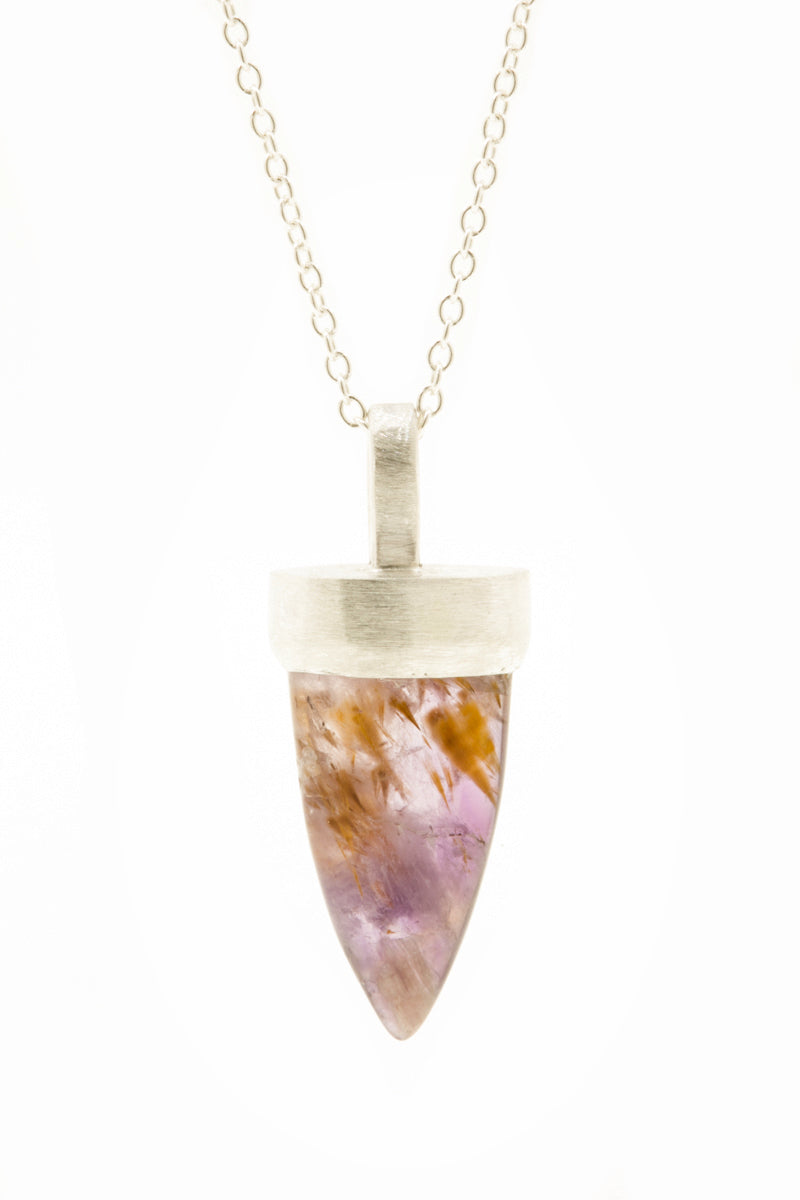 Handgemaakte zilveren ketting met cacoxenite amethyst